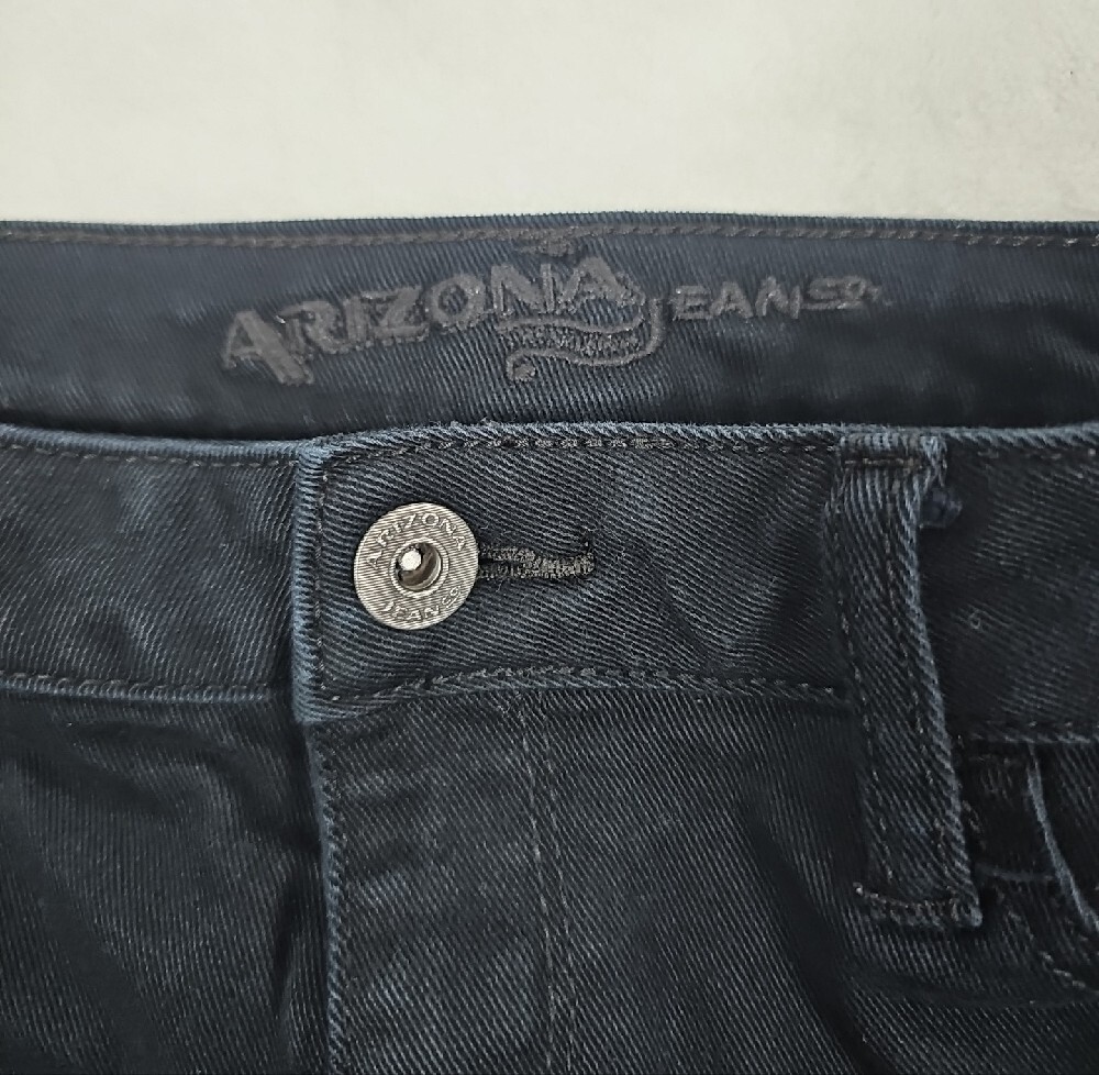 Arizona Jean Co Black Distressed Denim Shorts Womens 9 Raw Hem Ripped Low Rise - Picture 2 of 9